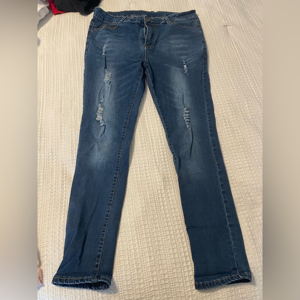 Stretch denim- distressed